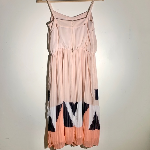 NWT French Connection Summer Dress in Soft Pink with Geometric Pattern Size 0 - Picture 4 of 6